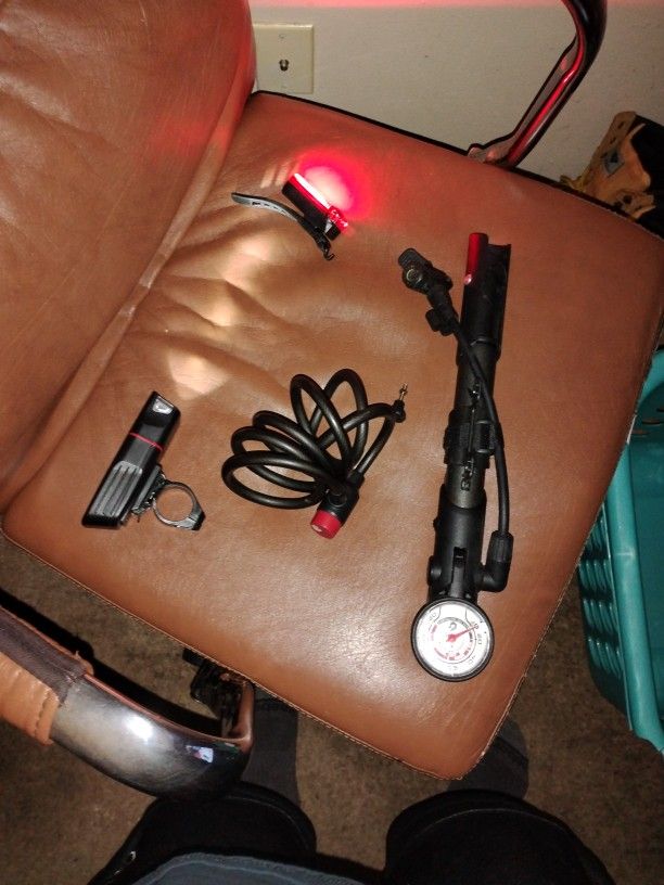 Bike Pump and Lock with Two keys Plus Bike Lights 