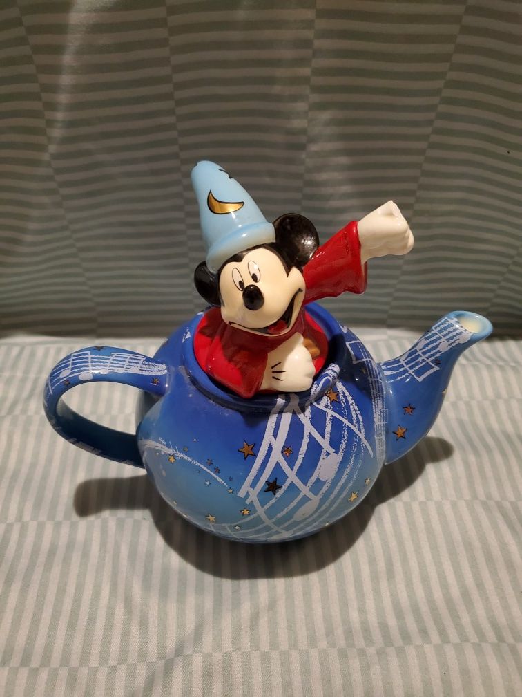 Disney showcase collection yr 2000 sorcerer mickey