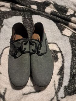 MAIANS SIZE 8 mens