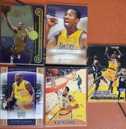16 Kobe Bryant Basketball Cards Gold Jersey