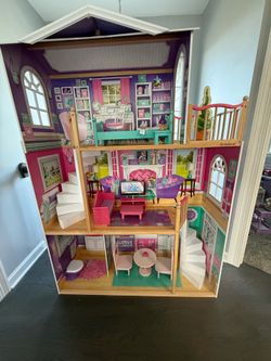 Kid Kraft doll house