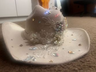 Cream-colored artisanal cowgirl hat/tejana