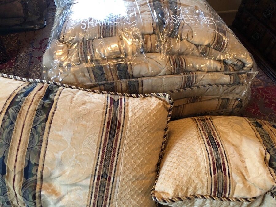 Comforter Set & shams CROSCILL TOWNHOUSE GREEN GOLD BURGUNDY FLEUR