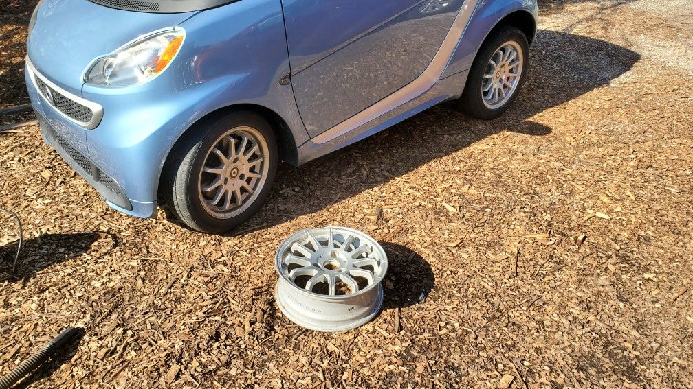 Smart fortwo 12 spoke 15x5.5 rear rim - with dent