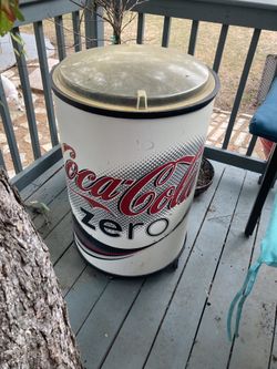 FAMOUS ICEMAN Coke Zero Rolling Can cooler 
