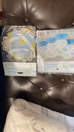 Baby shower banner and center pieces five each
