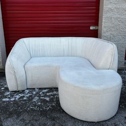 Custom White Curved Sofa*FREE DELIVERY 🚚 