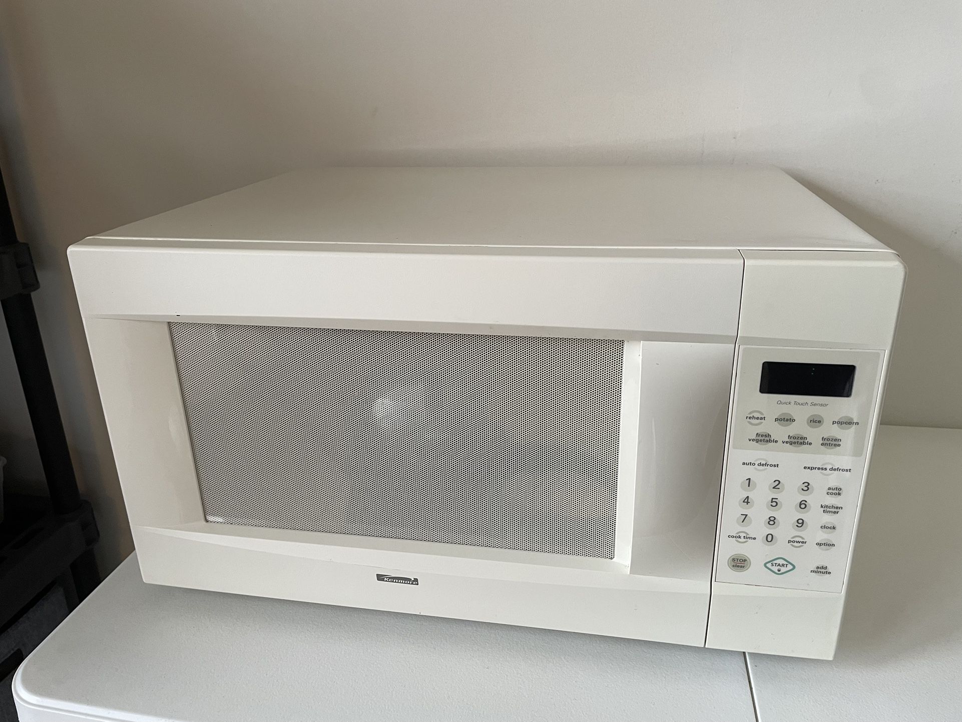 Countertop Kenmore Microwave Ovens, White