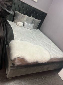 Bed Cal king and mattress Include Special de Halloween 🎃 $499