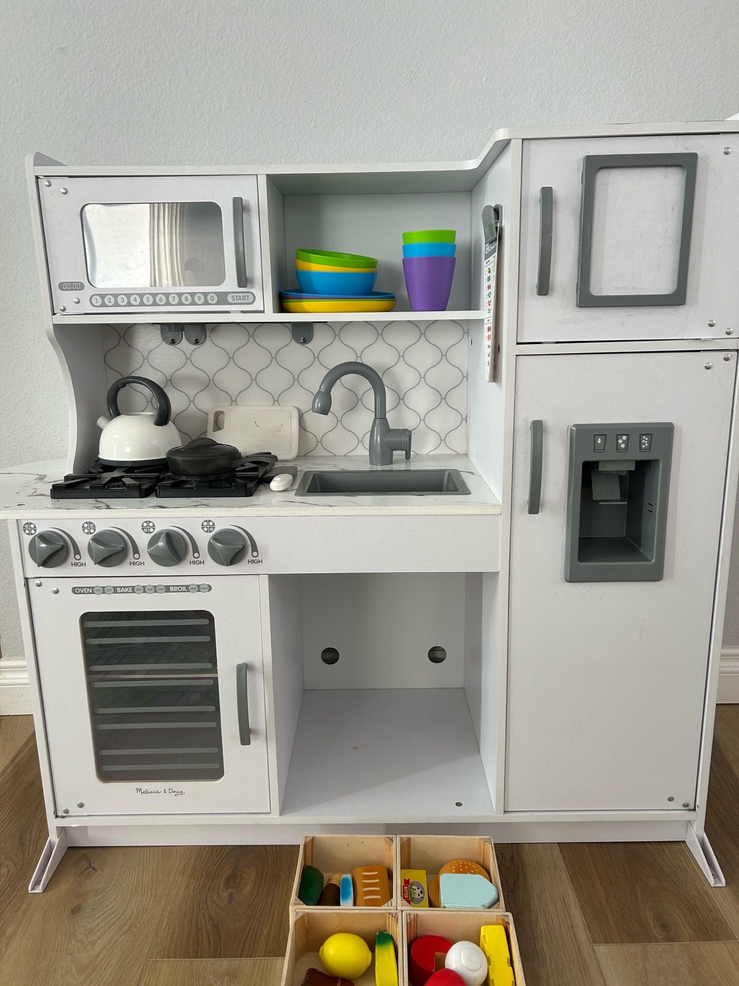 Melissa and Doug play kitchen