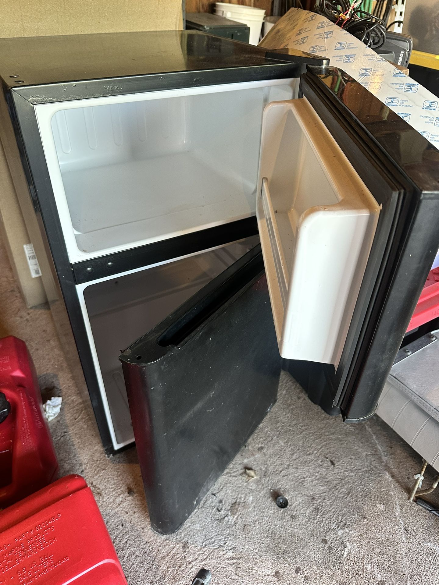Form Fridge Black