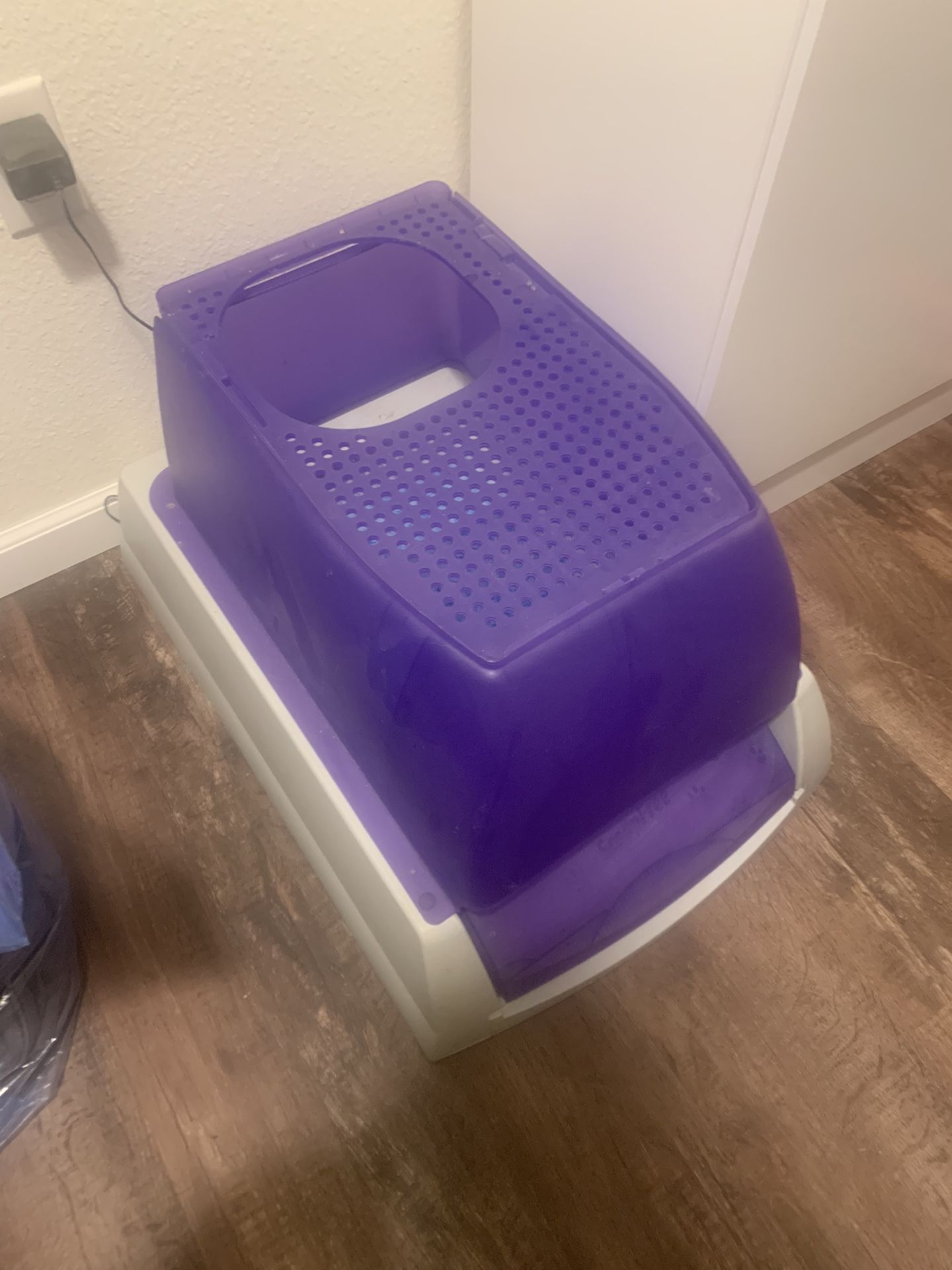 Scoop Free Top Entry Litter Box With 2 Trays
