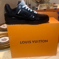 Louis Vuitton sneaker  8 1/2 