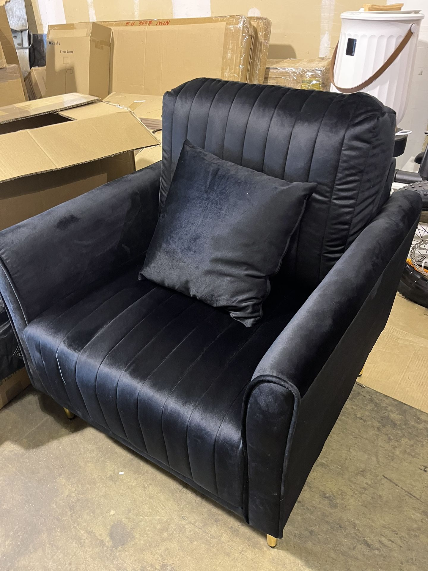 New!Modern Soft Purple Velvet Living Room Chair Upholstered Accent Armchair Side Chair with Gold Leg