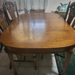Vintage Extendable Table With 4 Chairs
