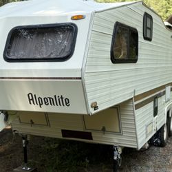 1987 25 Alpenlite RV Trailer  