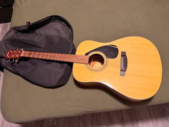 Yamaha Acoustic Guitar with Gig Bag