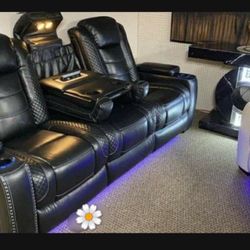 Special Price🔥Modern New Black Comfy Power Reclining Couch/Sofa With Adjustable Headrest, Cup Holders,Read Light👍Movie Room/Living Room👌