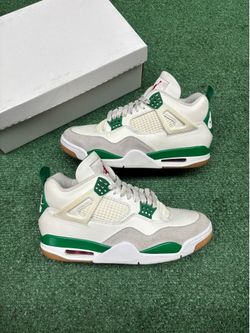 JORDAN 4 SB PINE GREEN SIZE 9.5