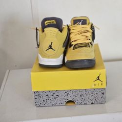 Jordan 4 Lightnings