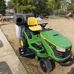 John Deere Riding Mower S130