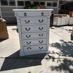 Freshly Sanded And Painted High-end High Quality Wood Solid Wood Six Door Dresser Stand