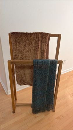 Freestanding Wooden Blanket Ladder Rack