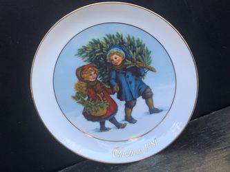 Avon Christmas 1981 Vintage Porcelain Plate