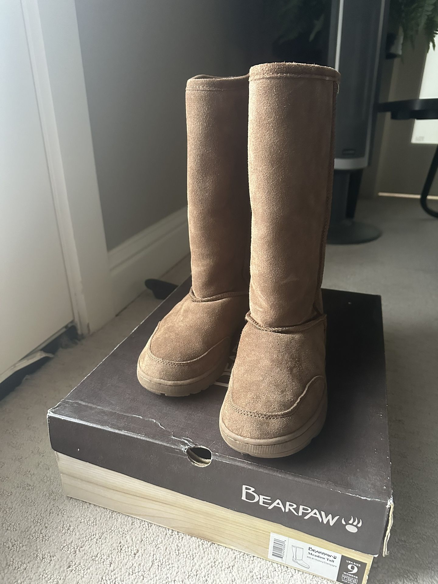 Bear paw Meadow Tall Boots Women’s Size 9