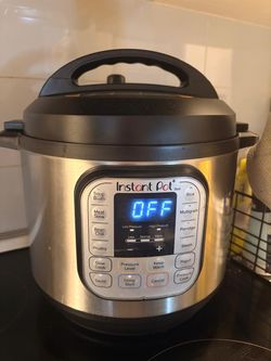 Instant pot electric cooker Moving Sale