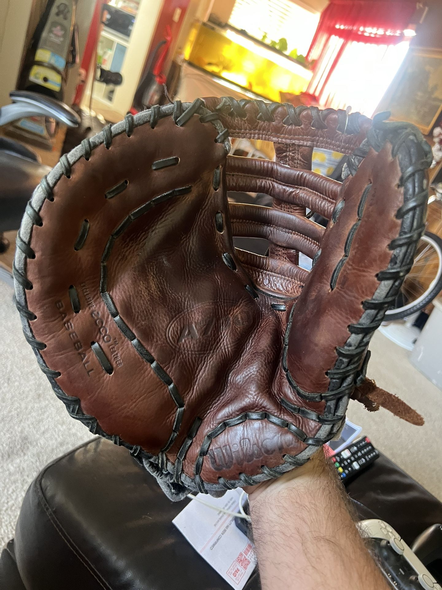 Left handed thrower lefty adult first baseman glove broken in Wilson leather baseball softball 1st baseman   Glove is broken in and has a floppy easy