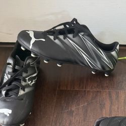 Soccer shoes for Kids -puma/adidas