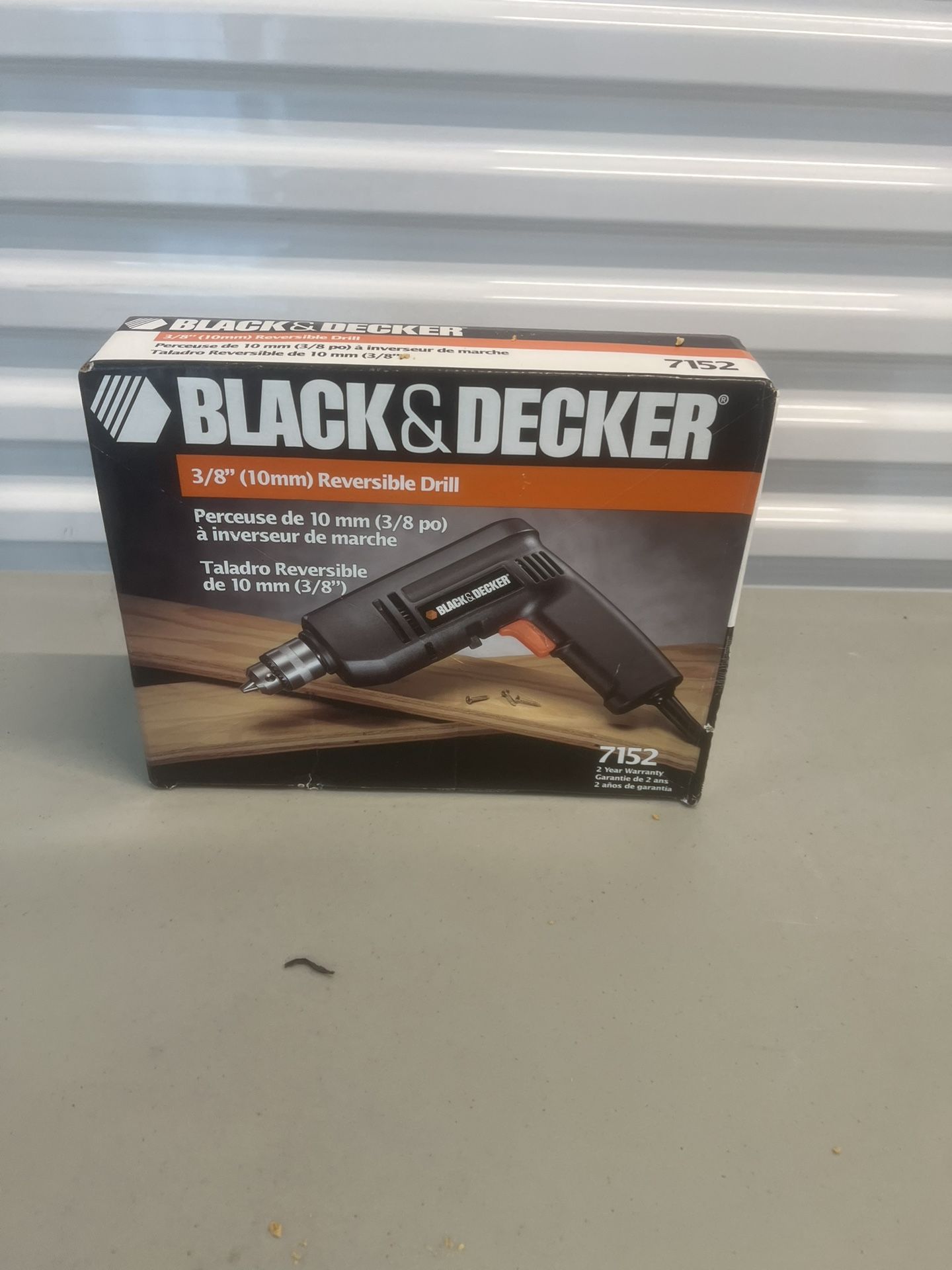 BLACK & DECKER 7152 TYPE 2 CORDED REVERSIBLE DRILL 3/8". Very gently used in excellent condition comes with the chuck and one bit.