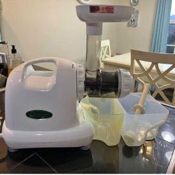 weight skill Omega Juicer - Pure Juice Daily