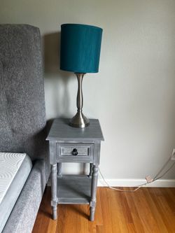 2 nightstands and lamps