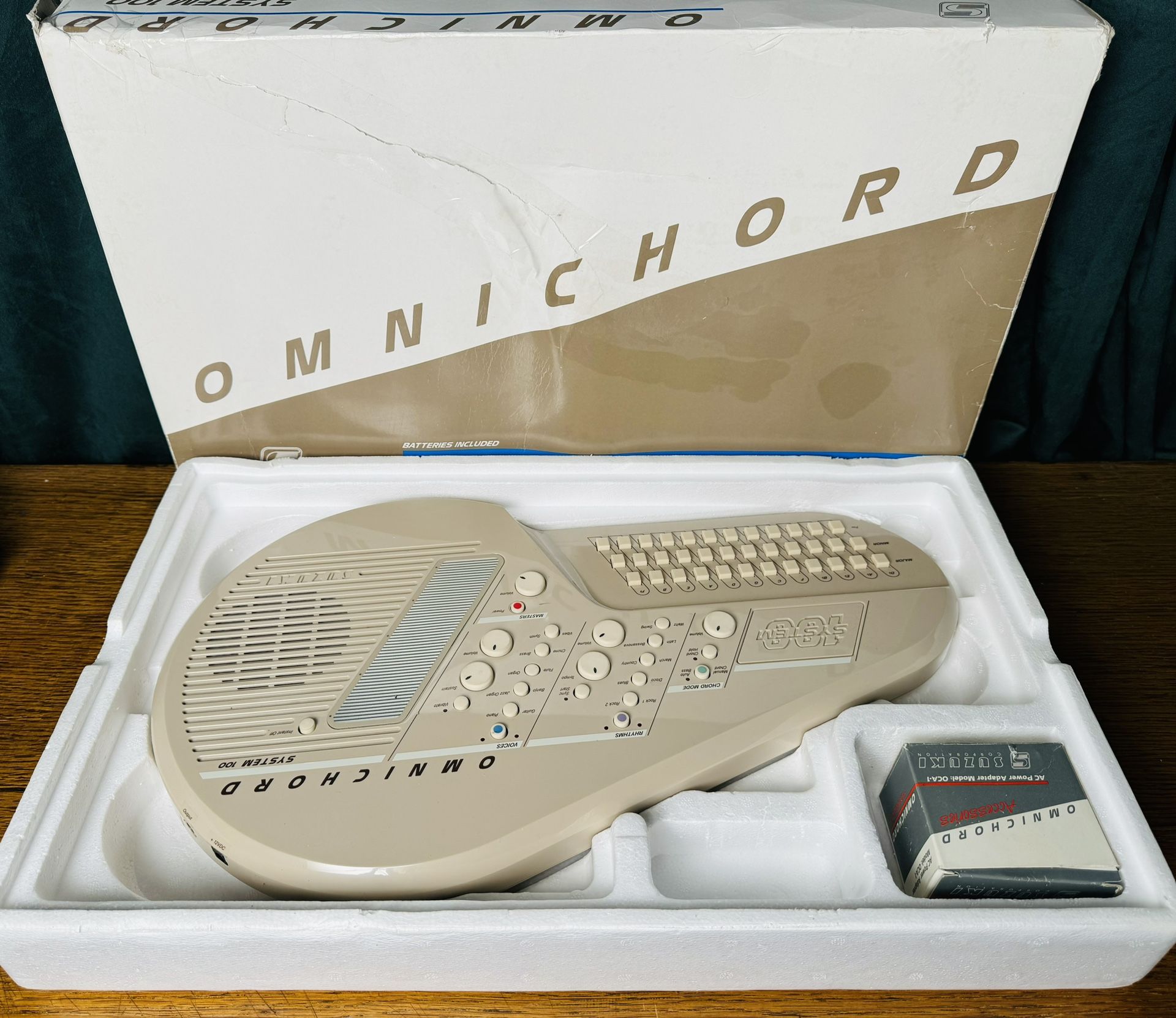 Suzuki OM-100 Omnichord
