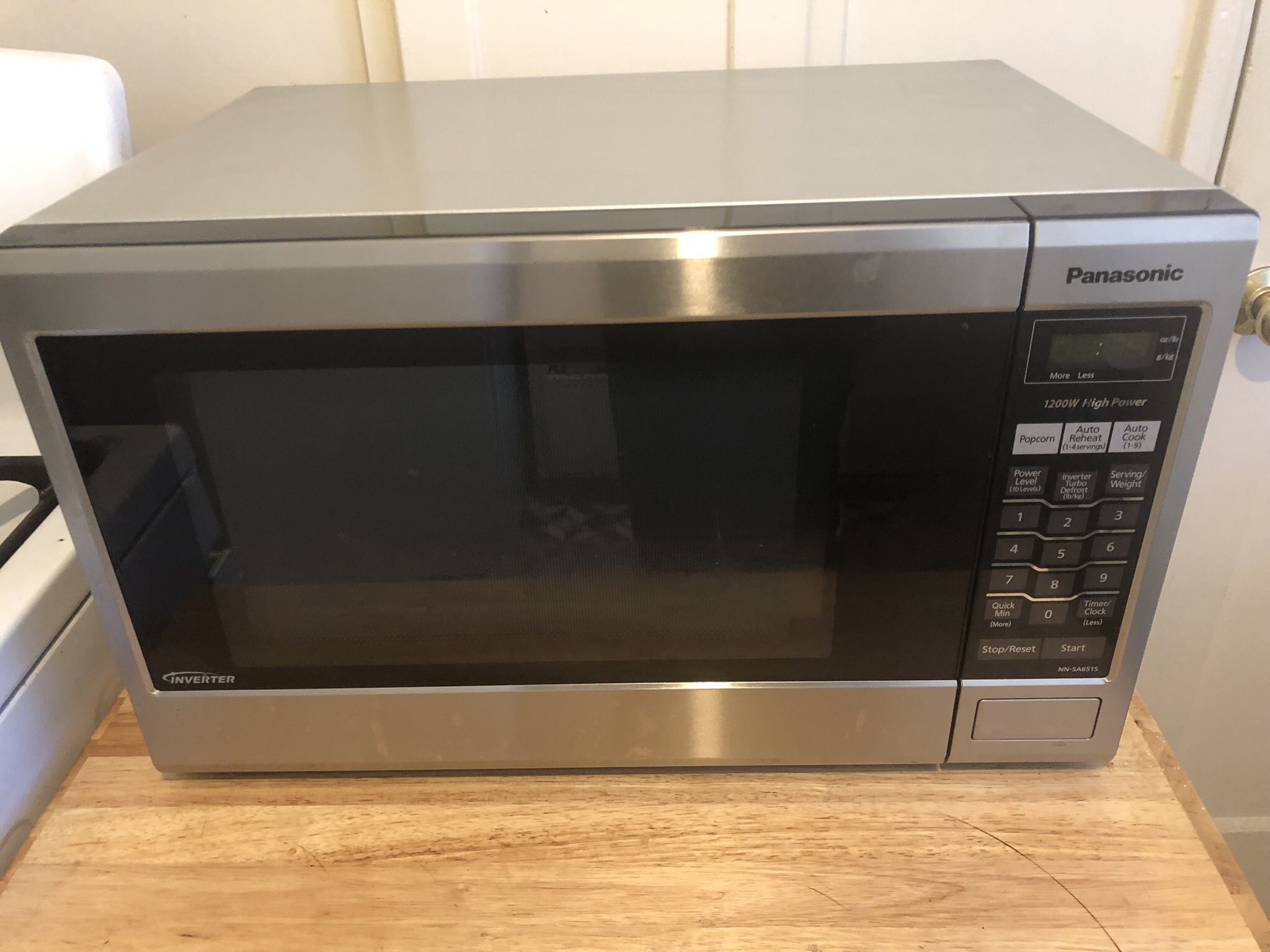 Panasonic 1.2 CuFt 1200W Microwave Oven for Sale in Beverly Hills, CA