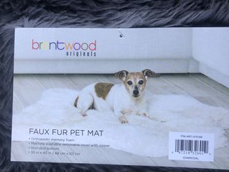 Brentwood Originals Faux Fur Pet Mat, Gray