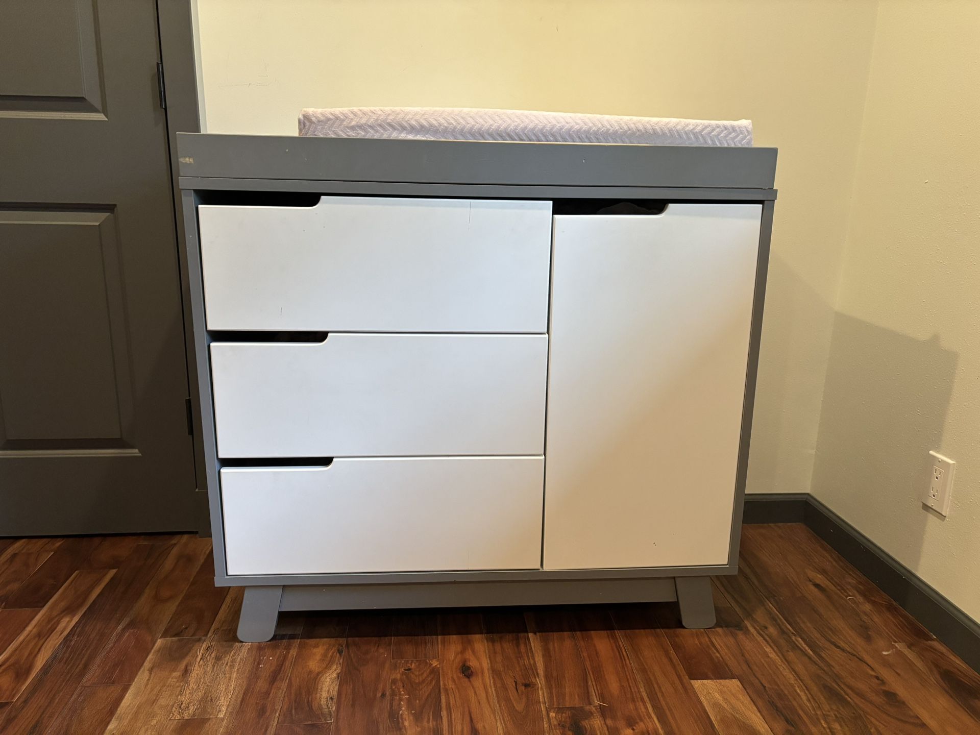 Babyletto Hudson Dresser w/Changing Table