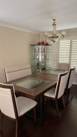 Set dining table and chairs