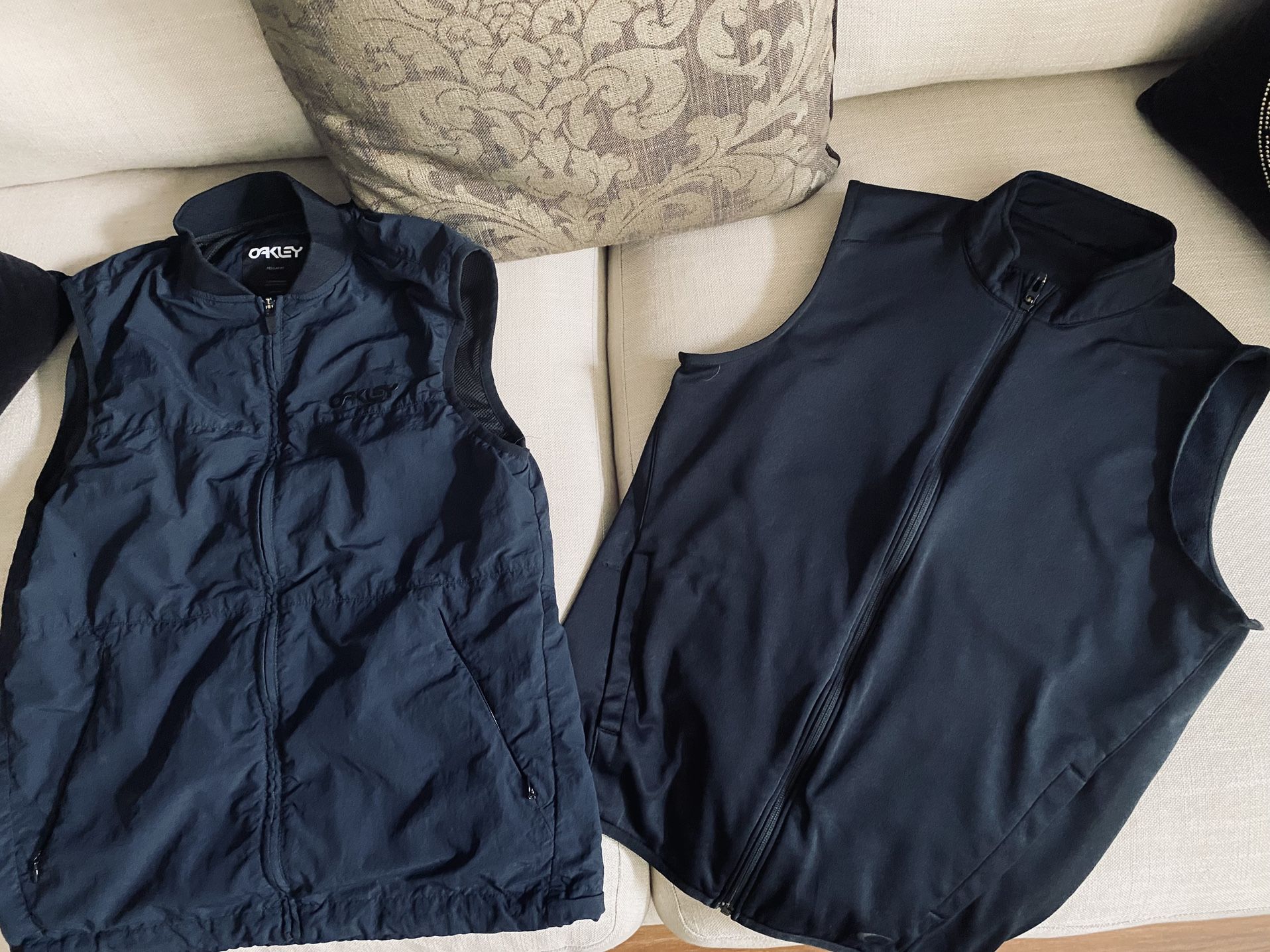 🔥2 Mens Oakley Full Zip  Lined Vests  Size -SM