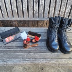 Magnum Stealth Steel Toe Boots (size 10.5 Men's) w/ shine kit .. Botas de seguridad con punta de acero