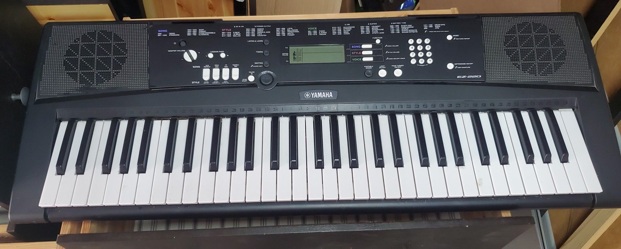Yamaha EZ-220 Portable 61-Key Light-Up Electronic Keyboard