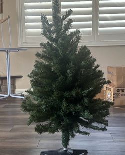 4ft Christmas tree