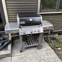 Weber Natural Gas 4 Burner Grill With Side Burner