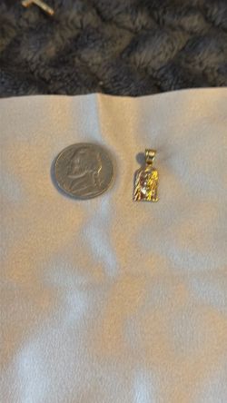 10k Jesus pendant