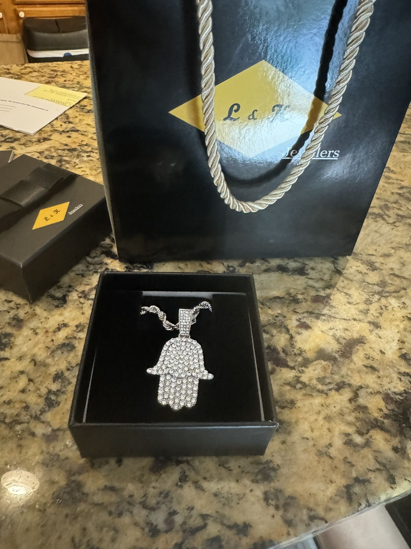 Hamza Pendant With Chain