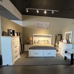 White/Oak King 4PC Bedroom Set 