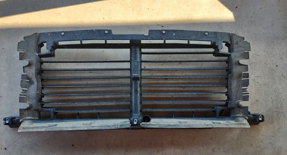 2022-2024  Silverado 1500  Front Shutter