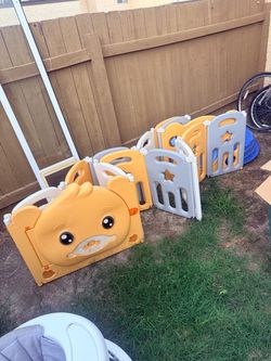 Toddler thick plastic gate